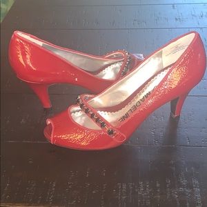EUC  Madeline shoes-size 6 - red with jewel band